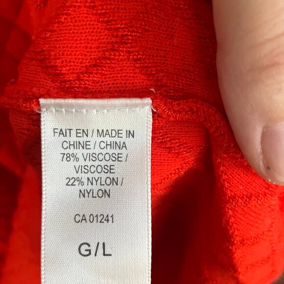 Bright red, drop-shoulder, diamond-textured sweater - Picture 4 of 7